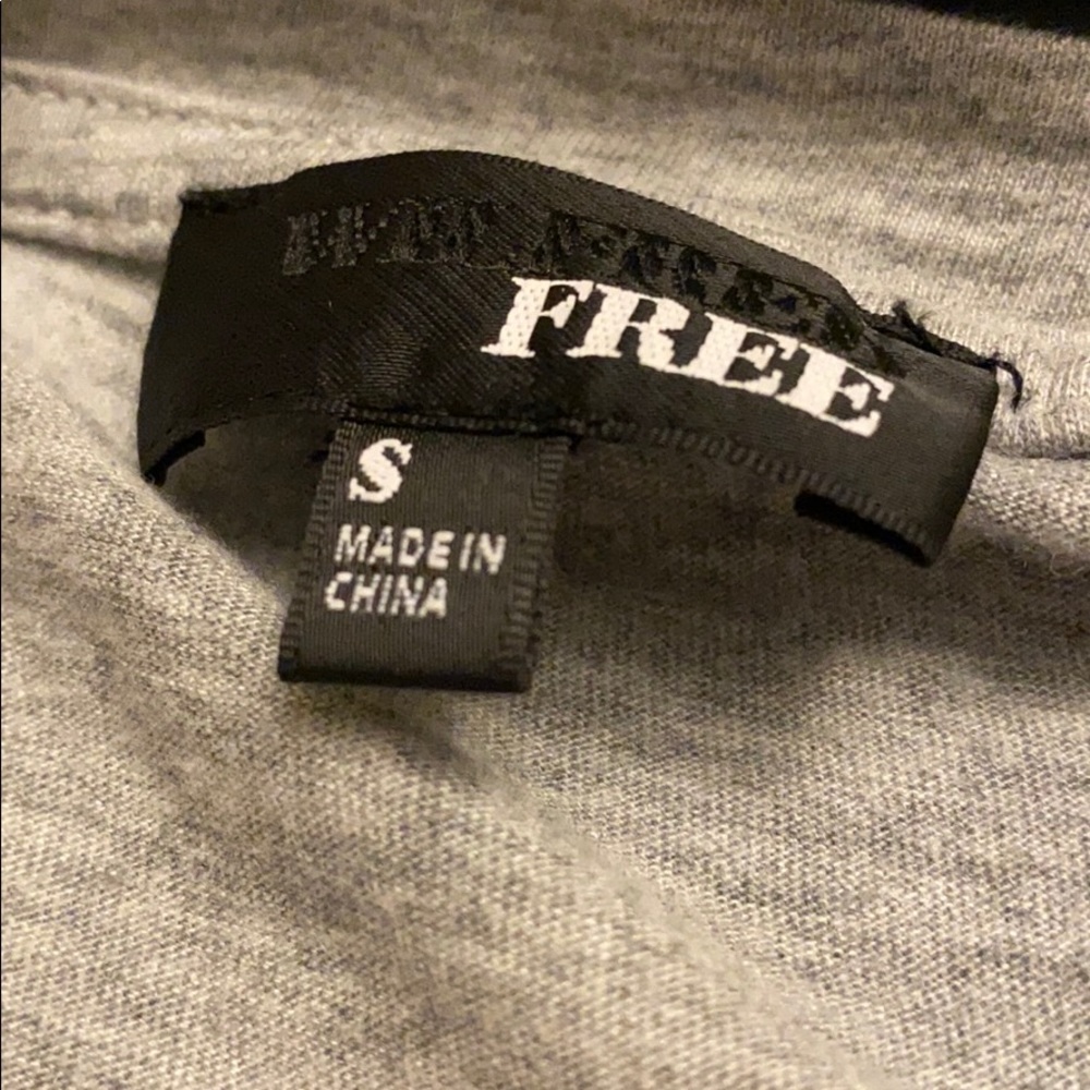 Wilfred Free “RUNAWAY” t-shirt - Picture 3 of 3